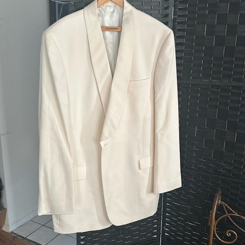 Brand new men’s dinner jacket 

Just in time for fit the holidays